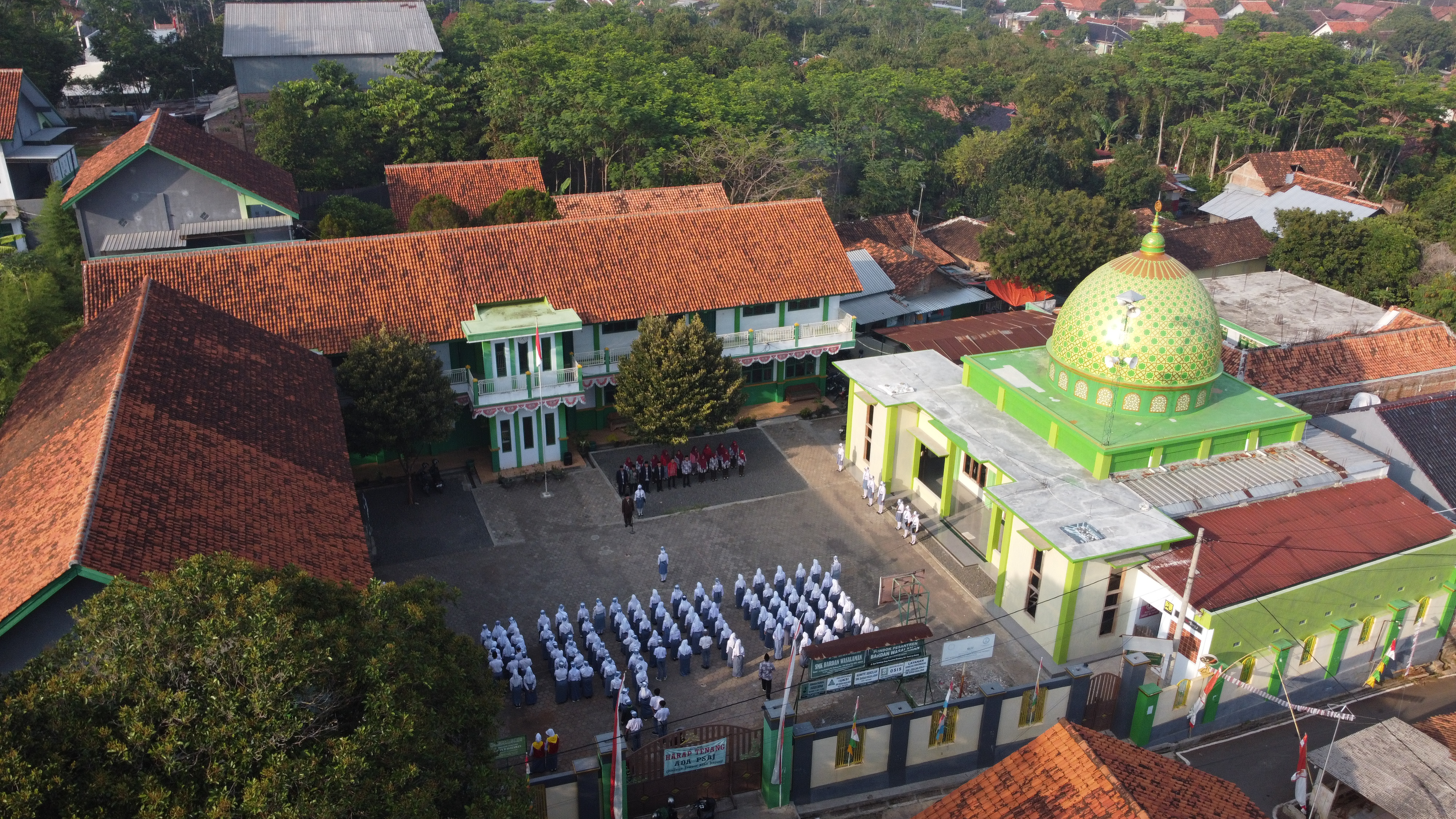 SEKOLAH PILIHAN AKREDITASI "A"