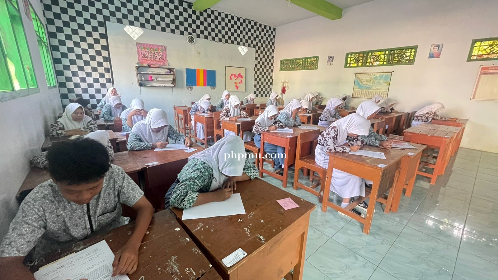 PENILAIAN TENTANG SEMESTER (PTS)