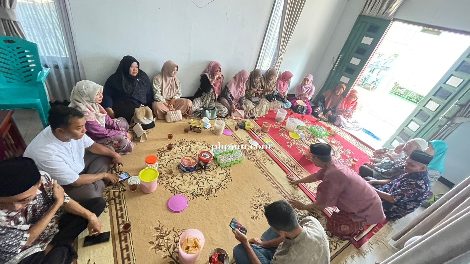 Silaturahmi para guru dan staf TU